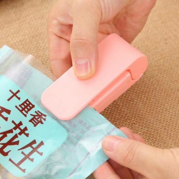 Portable Mini Plastic Bag Sealing Machine Laminating Machine Household Hand Pressure Heat Sealing Machine(Pink)
Portable Mini Plastic Bag Sealing Machine Laminating Machine Household Hand Pressure Heat Sealing Machine(Pink)