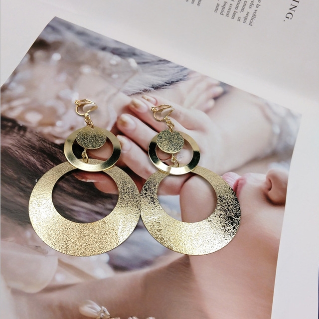 Personality Exaggerated Metal Retro Big Circle Exaggerated Ear Clip for Girls(Gold-color clip earings)
Personality Exaggerated Metal Retro Big Circle Exaggerated Ear Clip for Girls(Gold-color clip earings)