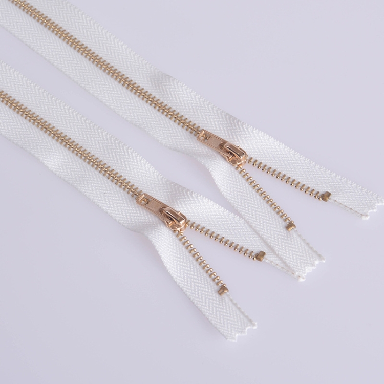 100 PCS No.3 Metal Copper Zipper Pants Placket Zipper, Specification: 17cm(Light Gold + White)
100 PCS No.3 Metal Copper Zipper Pants Placket Zipper, Specification: 17cm(Light Gold + White)