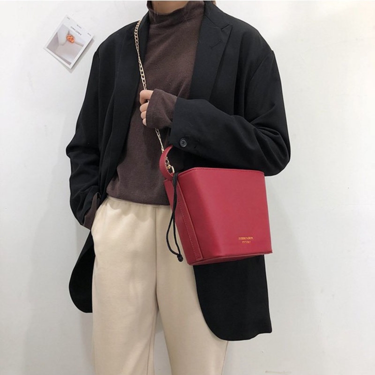 Drawstring Bucket Bag PU Leather Single Shoulder Bag Ladies Handbag Messenger Bag (Red)
Drawstring Bucket Bag PU Leather Single Shoulder Bag Ladies Handbag Messenger Bag (Red)