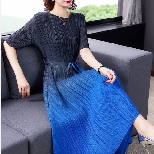 Pleated Dress Temperament Waist Was Thinner Mid-length Gradient Dress (Color:Blue Size:Free Size)
Pleated Dress Temperament Waist Was Thinner Mid-length Gradient Dress (Color:Blue Size:Free Size)