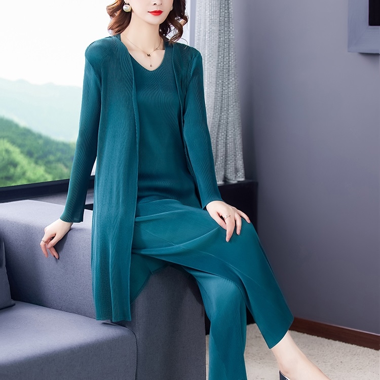 V-neck Pleated Loose Fashion Cardigan Waistcoat Wide Leg Pants Three-piece Suit (Color:Dark Green Size:Free Size)
V-neck Pleated Loose Fashion Cardigan Waistcoat Wide Leg Pants Three-piece Suit (Color:Dark Green Size:Free Size)
