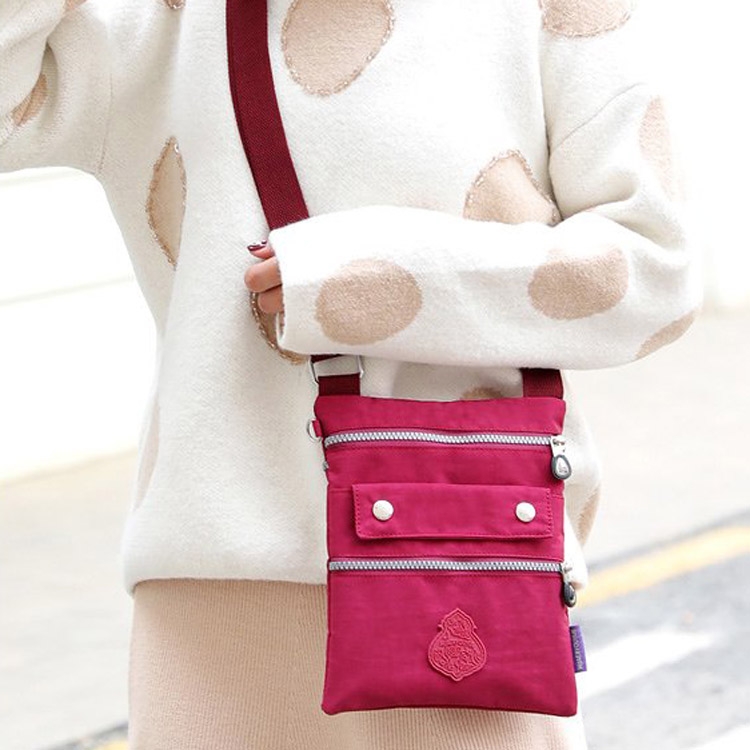 

Leisure Fashion Nylon Waterproof Slant Shoulder Bag(Red)