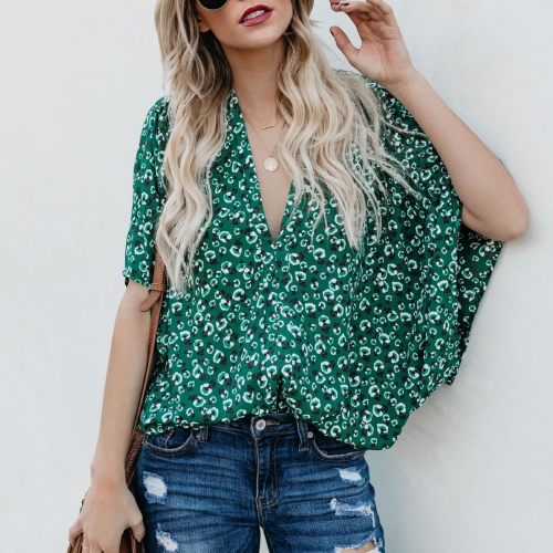 

Green Printed Short Sleeve Bat Sleeve V-neck T-shirt, Size:S