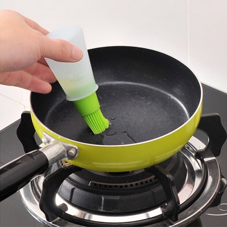 

Kitchen Silicone Oil Brush Grill Brush Oil Bottle,Random Color Delivery