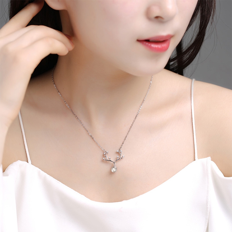 

Women Fashion S925 Sterling Silver Pearl Elk Shape Necklace (White)
