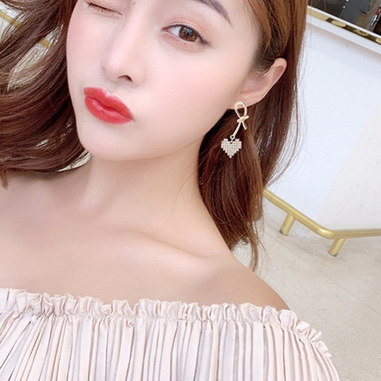 

1 Pair Women Fashion Asymmetric Full Diamond Heart Earrings