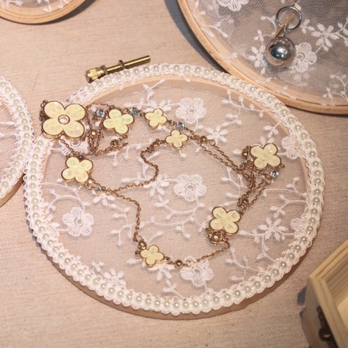 

Round Embroidery Shed Lace Pad Jewelry Rack Earrings Storage Display Stand, Lace Pearl Version, Size: L (Wood)