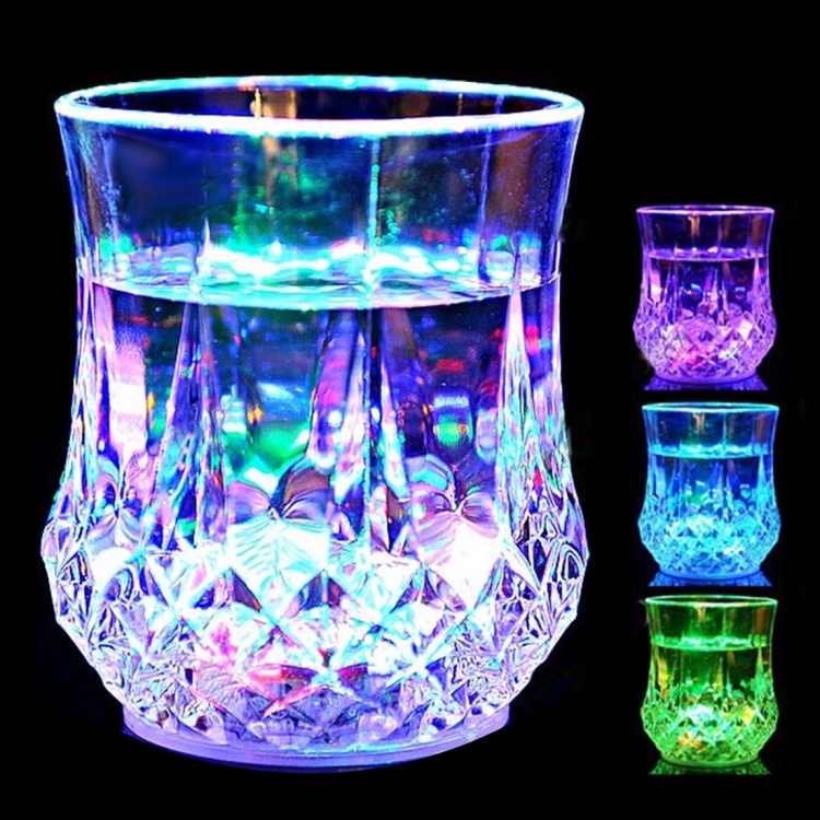 

Creative Colorful LED Light Pineapple Inductive Rainbow Color Cup