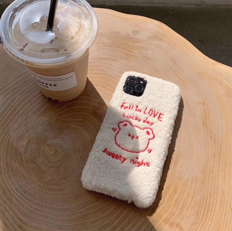 

For iPhone 11 Plush Embroidered Love Bear Mobile Phone Protective Case