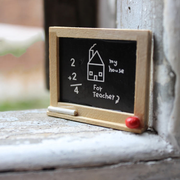 

Doll House Miniature Accessories Wooden Blackboard Model Toy