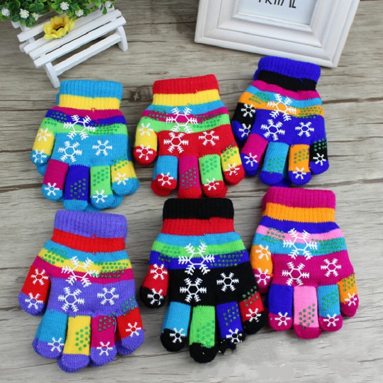 

5-8 Years Old Winter Color Printed Rubber Snowflake Pattern Children Gloves Double Thicken Warm Knitted Five-finger Gloves, Random Color Delivery