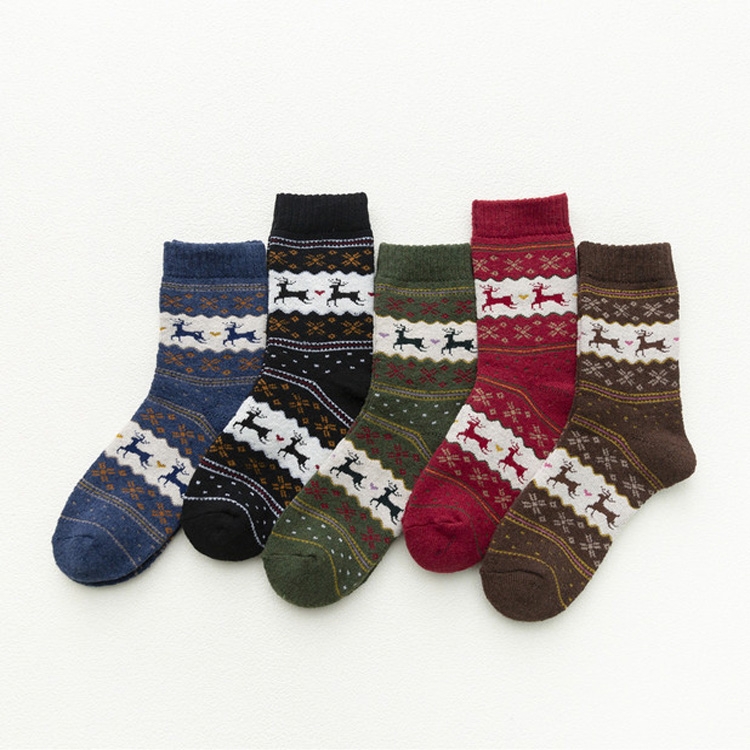 

5 Pairs Men and Women Warm Christmas Design Casual Knit Wool Socks Party Supplies，Random Color Delivery