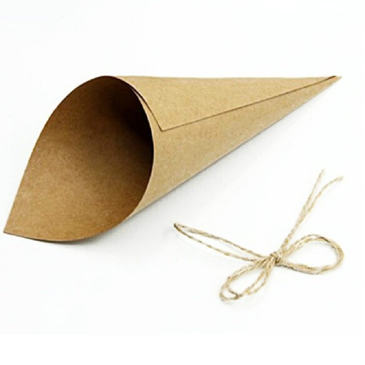 

100 PCS Kraft Paper Cone Bouquet Candy Bag Christmas Wedding Party Gift Wrap with Twine, Size:14.5CM(Kraft Paper)
