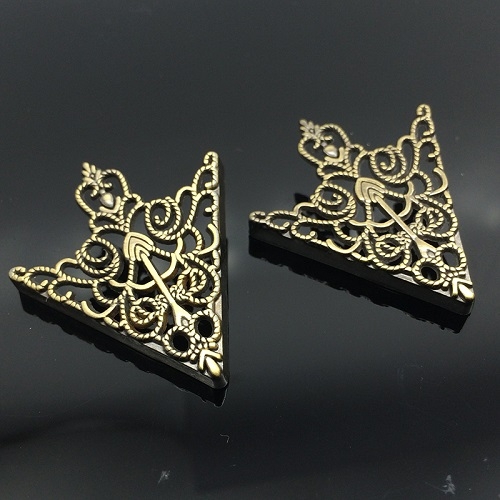 

1 Pair Crown hollow pattern collar buckle(Ancient bronze)