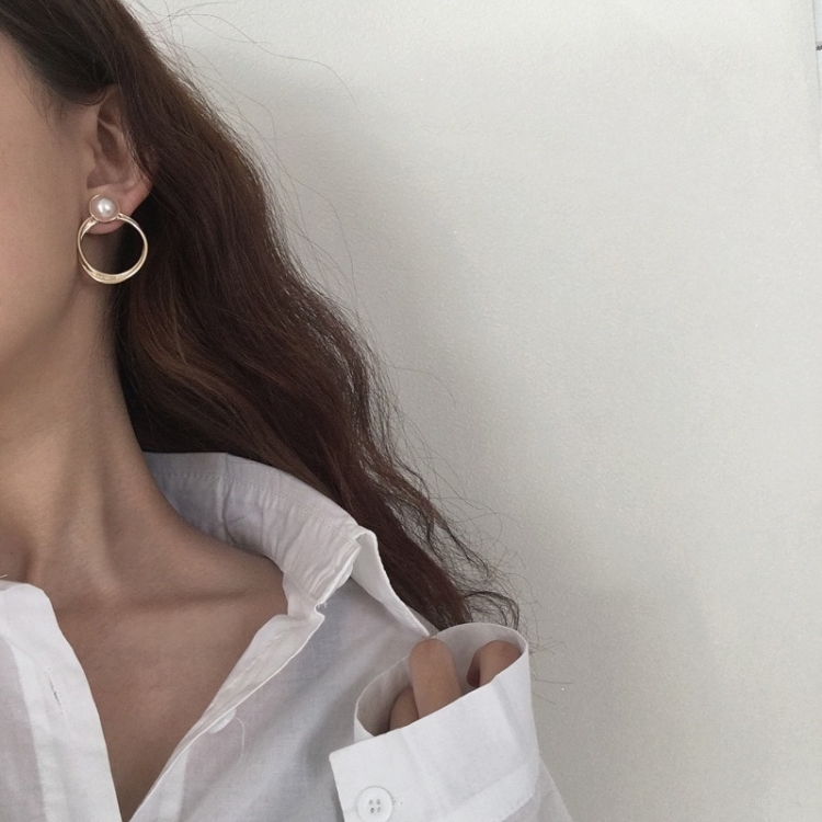 

Geometric Elegant Pearl Circle Clip Earrings
