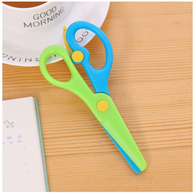 

2 PCS 137mm Mini Safety Round Head Plastic Scissors Student Kids Paper Cutting Minions Kindergarten School Supplies(Green blue)