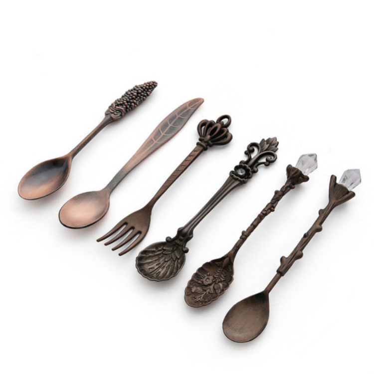 

2Sets Vintage Mini Coffee Spoons Suit Royal Style Metal Carved Coffee Fruit Cutler Dessert Flatware Kitchen Tools Red Bronze