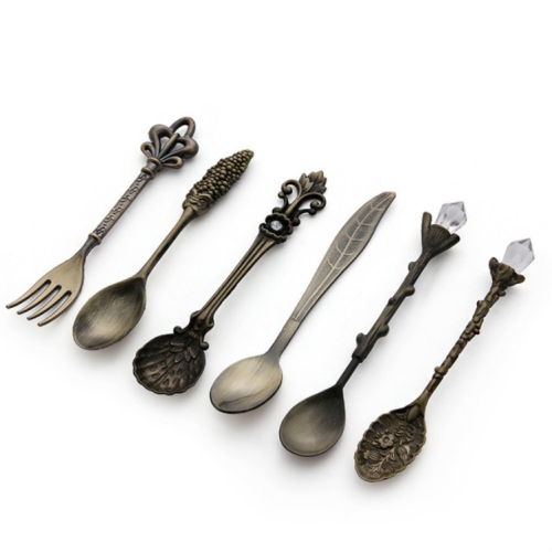 

2Sets Vintage Mini Coffee Spoons Suit Royal Style Metal Carved Coffee Fruit Cutler Dessert Flatware Kitchen Tools Antique Bronze（With Antique Fork）