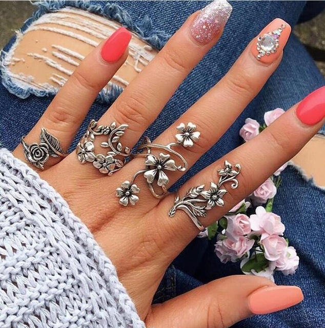 

4 PCS/Set Antique Vintage Bohemia Style Rose Flower Rings for Women(silver)