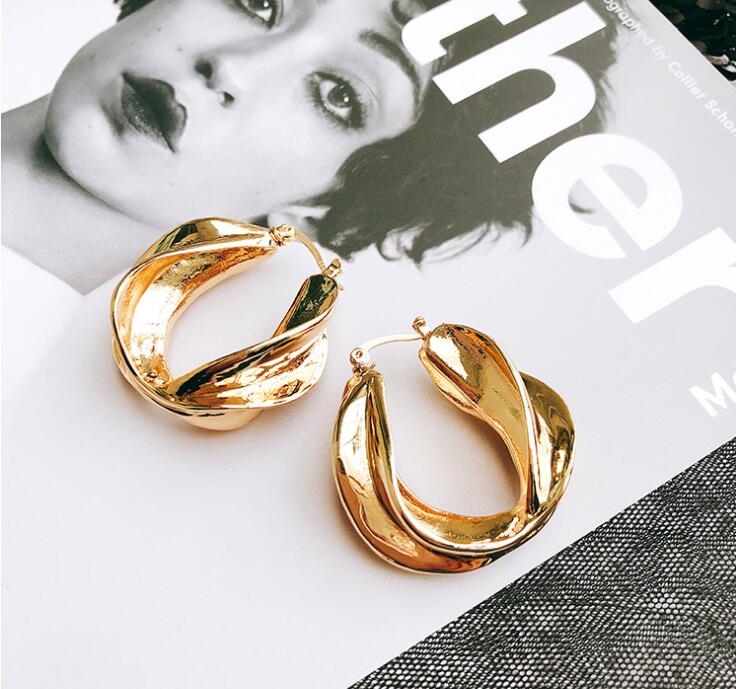 

Women Twisted Geometric Hoop Chic Earrings(gold)