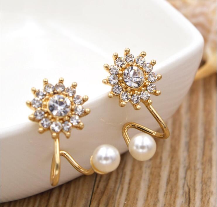 

2 PCS Stylish and Beautiful Full of Snowflake Sweet Pearl Stud Ear Clip Earrings(gold)