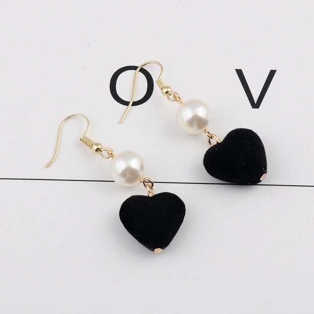 

Simple Sweet Love Heart Pearl Temperament Earrings(Black)