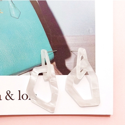

Romantic Acrylic Resin Irregular For Women(Polygon White)
