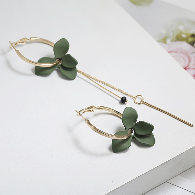 

Simple Elegant Flower Petal Asymmetric Earrings for Women(Green)