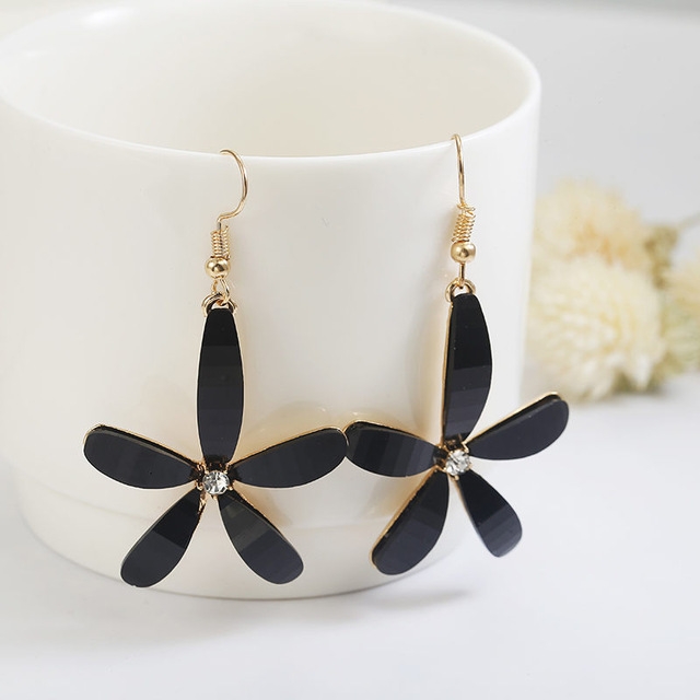 

Fashion Personality Simple Five Petals Flower Earring for Women(Black)