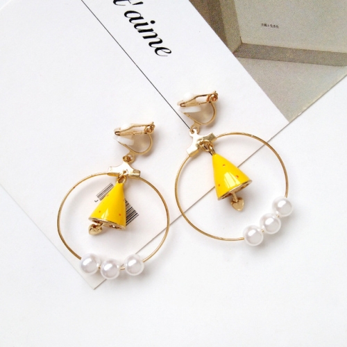 

Geometry Metal Round Yellow Bell Pearl Clip Earrings for Women(Ear Clip)