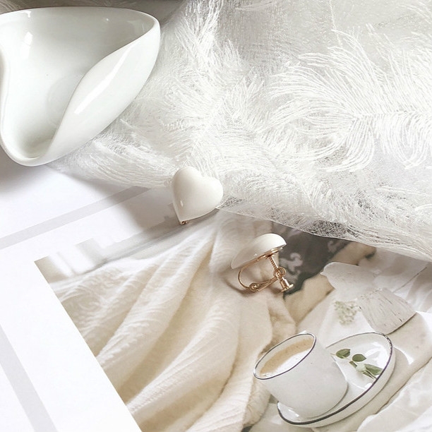 

Women Acrylic Heart Geometric Pure White Stud Earrings(Clip Earring)