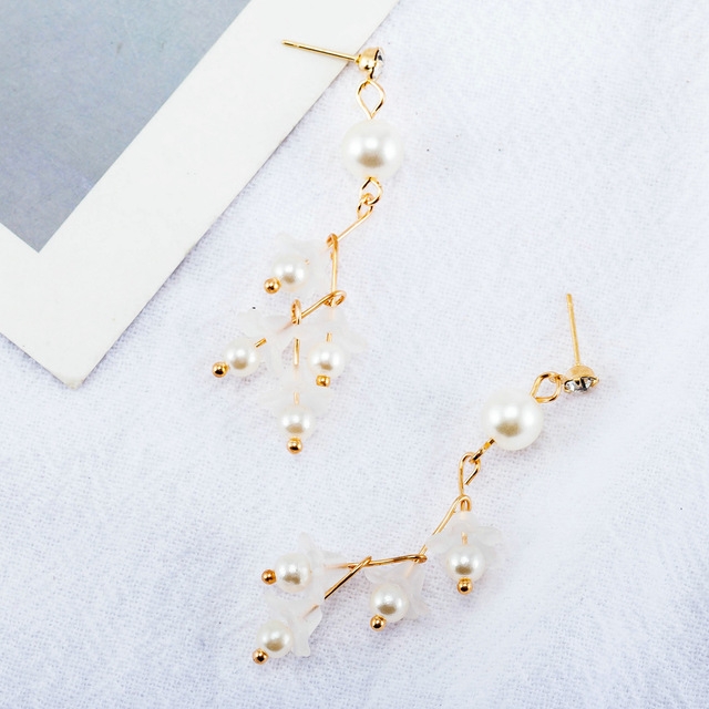 

Fashion Elegant Cute Flower Pearl Long Drop Earring(Beige)
