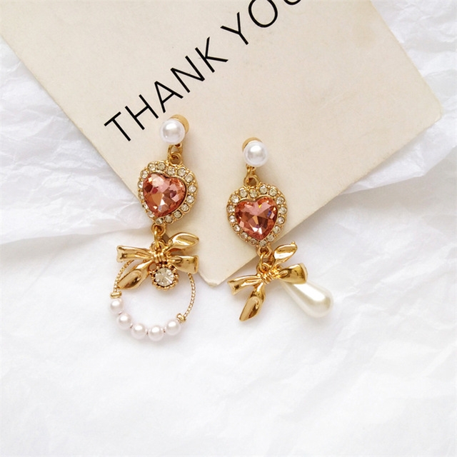 

Fashion Simple Geometry Asymmetric Heart Shape Pearl Earrings(Stud Earrings)