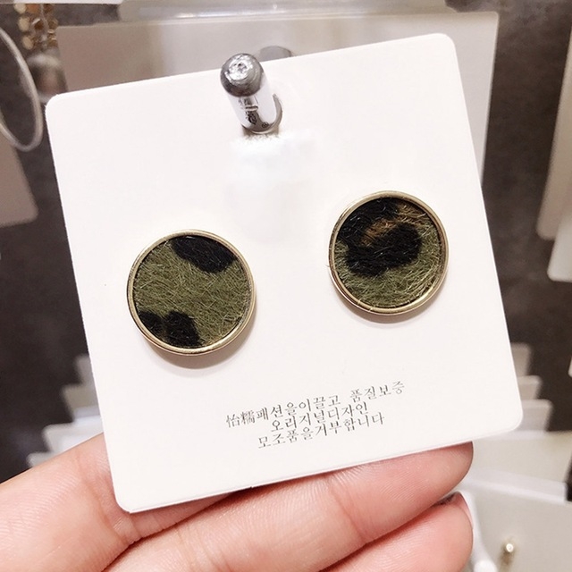 

Fashion Woolen Leopard Round Circle Stud Earrings For Women Metal Jewelry(Green)