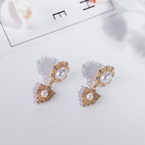 

Vintage Metal Flower Simulated Pearl Earrings For Women(Stud Earring)