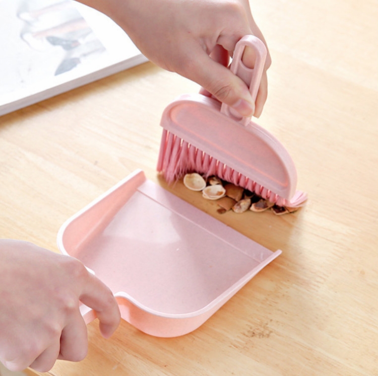 

7 PCS Household Mini Broom Desktop Small Broom Keyboard Brush Cleaning Tool Set Random Color