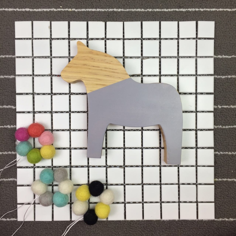 

Wooden Pony Ornaments Children Room Toys Creative Photography Photo Props(Gray)