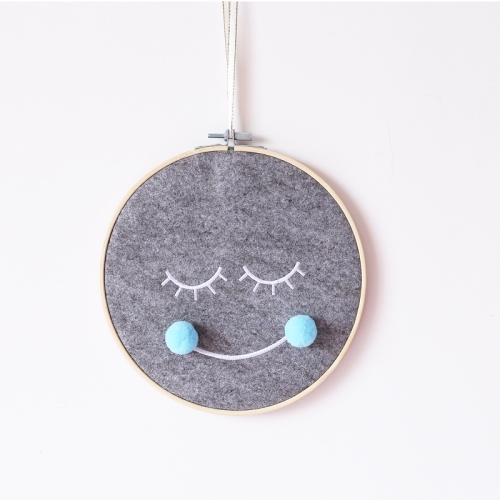 

Felt Smiley Tent Pendant Wall Decoration Children Room Children Clothing Store Props, Size: Small(Blue Ball )