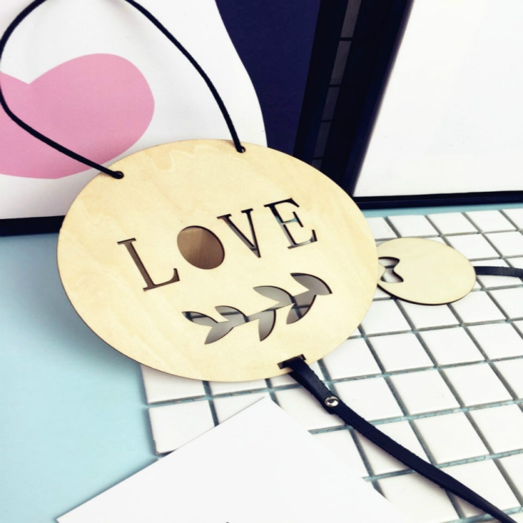 

Photo Show Wooden Cowhide Rope Wall Decoration Card Children Room Decoration(Love)
