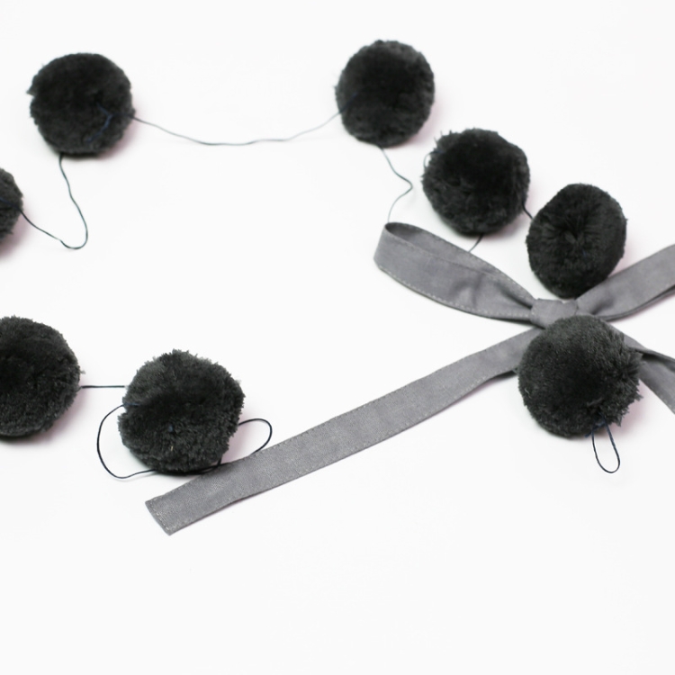 

Home Crib Wall With Bow Hair Ball Pendant Hanging Photography Props(Grey )