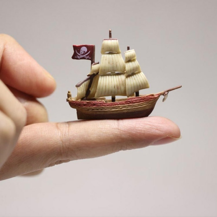 

Mini Simulation Ocean Sailing Trumpet Retro Dhow Pirate Ship Model Decoration(Coffee)