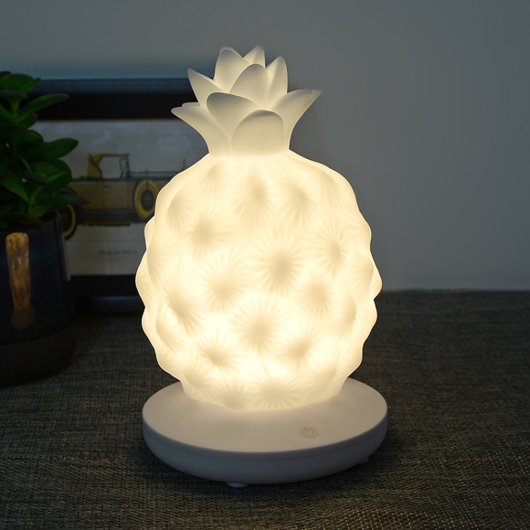 

Creative Children Bedside Lamp USB Charging LED Cute Silicone Pineapple Night Light(White)