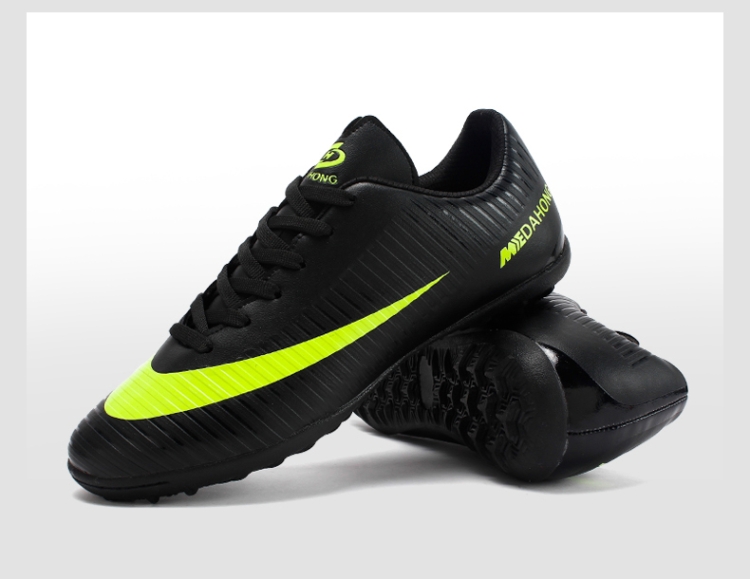 

Breathable Non-slip Soccer Shoes Indoor and Outdoor Training Football Shoes for Children & Adult, Shoe Size:44(Black)
