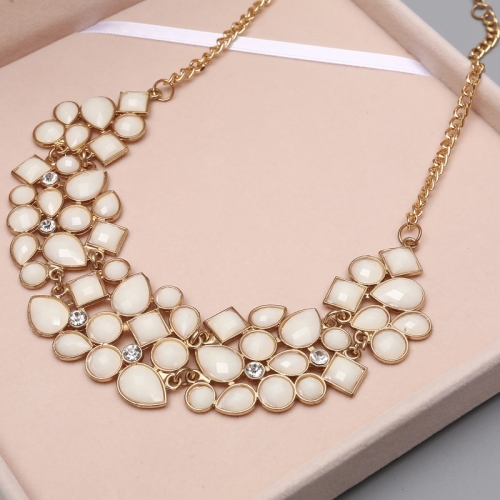 

Retro Luxury Geometric Splicing Necklace Fashion Joker Mix Color Collarbone Chain(White)