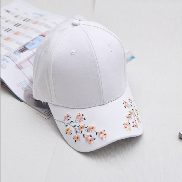 

Women Summer Symmetrical Flower Embroidery Pattern Adjustable Baseball Cap, Size:M（56-58cm）(White)