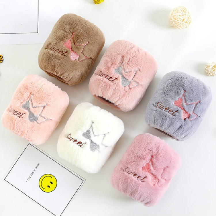 

2 PairsBaby Cartoon Embroidery Pattern Anti-fouling Warm Cuffs Protective Sleeve, Style:Crown Bow Tie(Color Random Delivery)