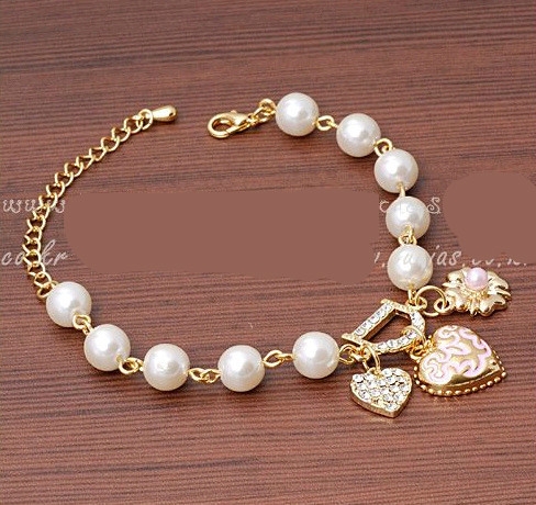 

Sweet and Lovely Pearl Beads Fashion Crystal Heart Flowers Letter D Hang Bracelets