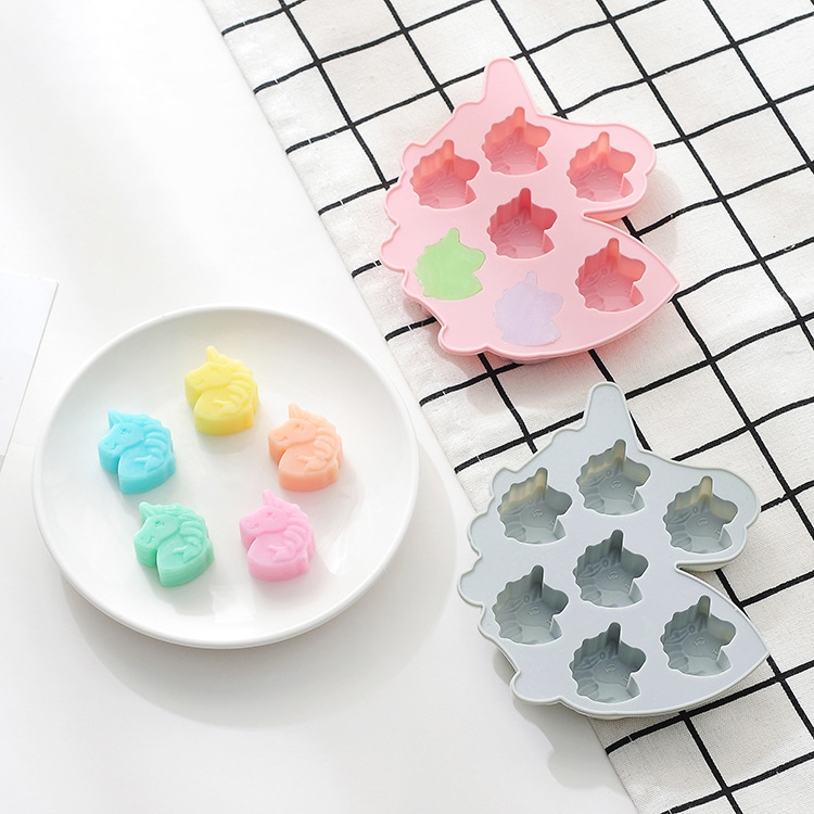 

4 PCS Unicorn Pony Chocolate Candy Cake Baking Silicone Mold Color Random Delivery