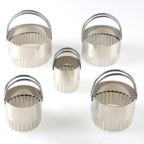 

5 in 1 Stainless Steel Circular Wave Pattern Biscuit Cutter Set With Handle Fondant Tool Diameter: 8.5/7.5/6.3/5.3/4.3cm